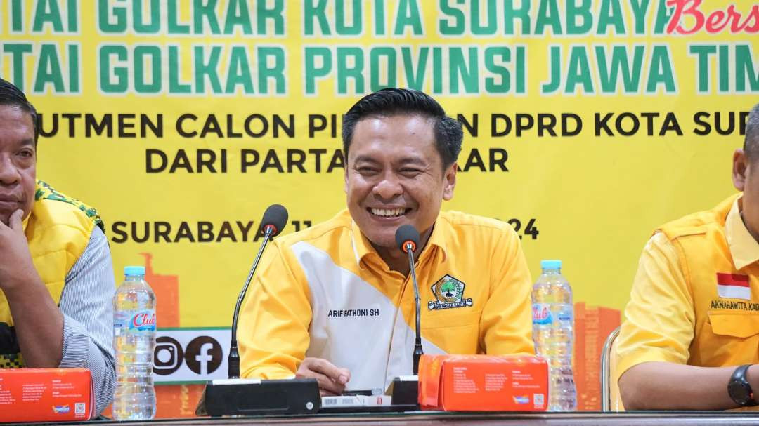 Ketua DPD Partai Golkar Kota Surabaya, Arif Fathoni menyampaikan soal agenda ziarah wali lima sebagai wujud syukur HUT ke-60 Golkar. (Foto: Julianus Palermo/Ngopibareng.id)