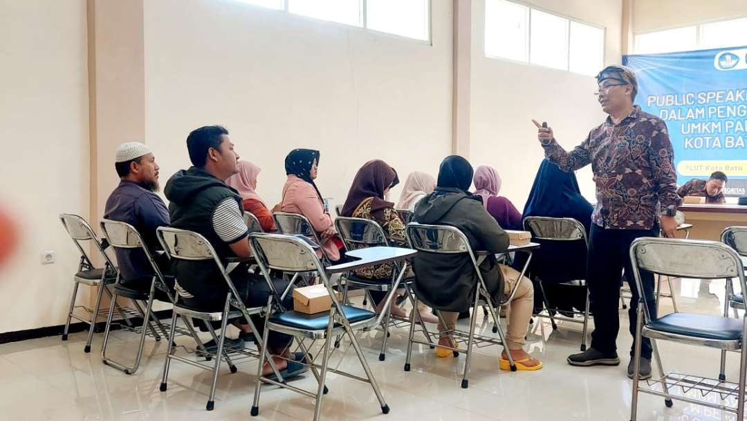 UMKM di Batu dilatih public speaking dan copywrting untuk mengembalikan daya beli konsumen. (Foto: Dok Unair)