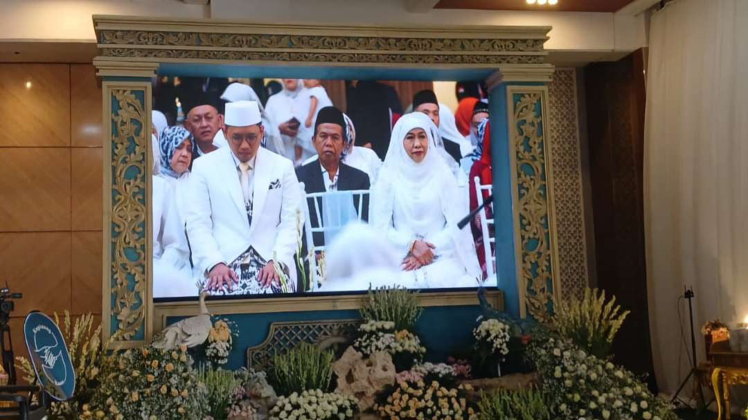 Suasana rangkaian acara pernikahan putra ketiga Bakal Calon Gubernur Jawa Timur Khofifah Indar Parawansa, Yusuf Mannagalli Parawansa di Masjid Nasional Al-Akbar Surabaya, Jumat 20 September 2024. (Foto: Julianus Palermo/Ngopibareng.id)