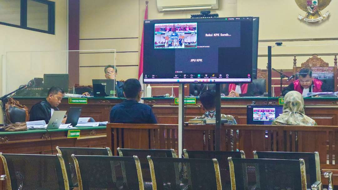 Suasana sidang lanjutan Hasan Aminudin dan Puput Tantriana Sari di Pengadilan Negeri (PN) Tipikor Sidoarjo, Jawa Timur. (Foto: Aini Arifin/Ngopibareng.id)