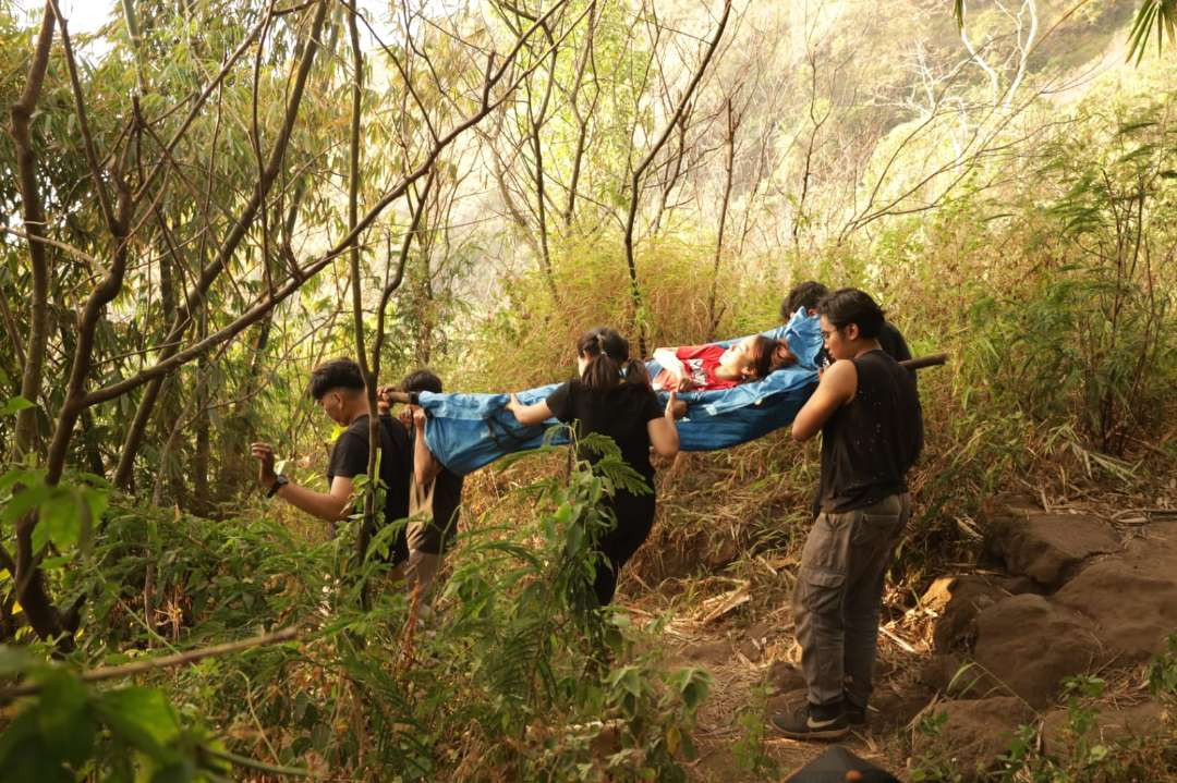 Ubaya menggelar pelatihan ketrampilan penanganan kecelakaan di gunung guna mengurangi risiko kecelakaan pendaki. (Foto: Dok Ubaya)