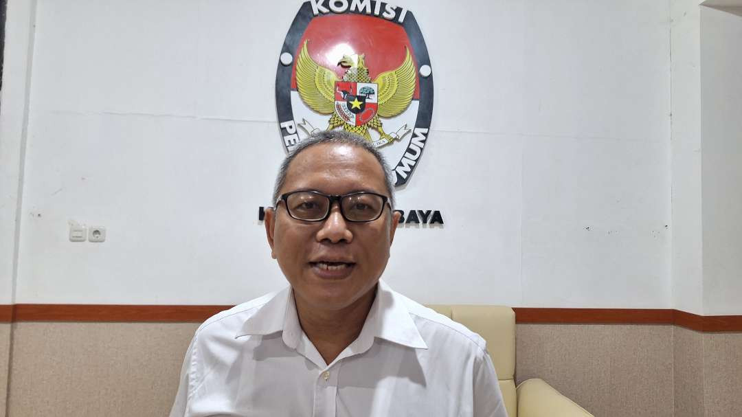 Ketua KPU Kota Surabaya, Soeprayitno menerangkan penetapan Daftar Pemilih Tetap (DPT) Pilkada 2024. (Foto: Julianus Palermo/Ngopibareng.id)