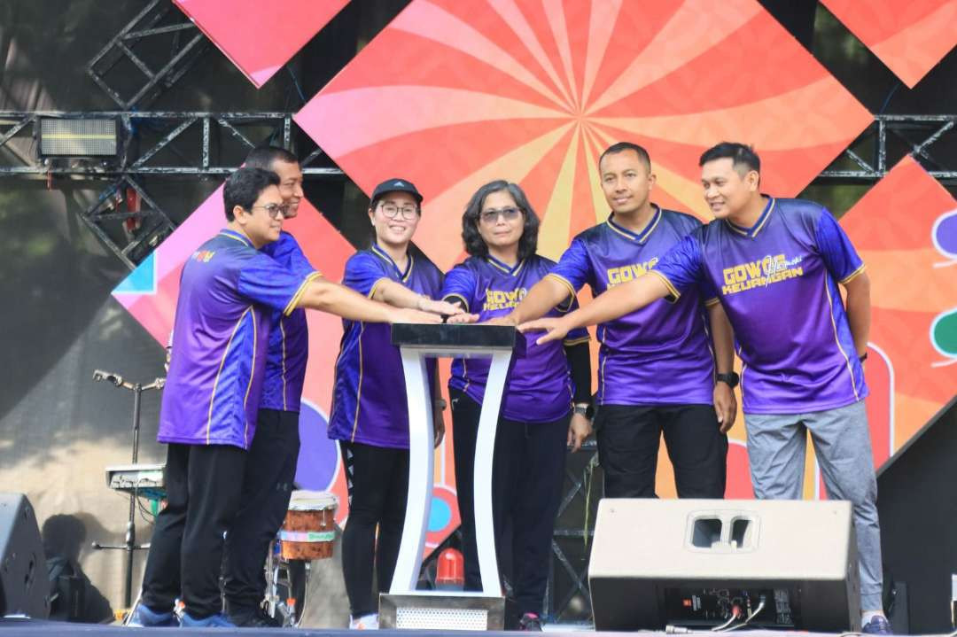 Pj Walikota Zanariah bersama Kepala OJK Kediri Ismirani Saputri membuka kegiatan Financial Festival (FinFest) 2024. (Foto: Istimewa)