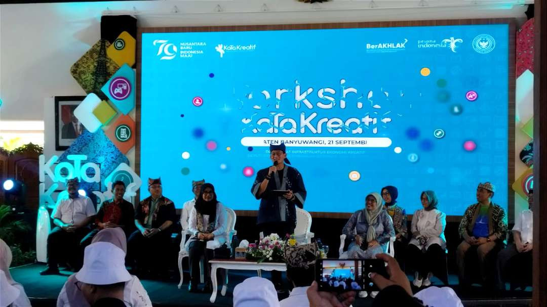 Menparekraf Sandiaga Uno membuka Workshop KaTa Kreatif di Pendopo Sabha Swagata Blambangan Banyuwangi (Foto: Muh Hujaini/Ngopibareng.id)