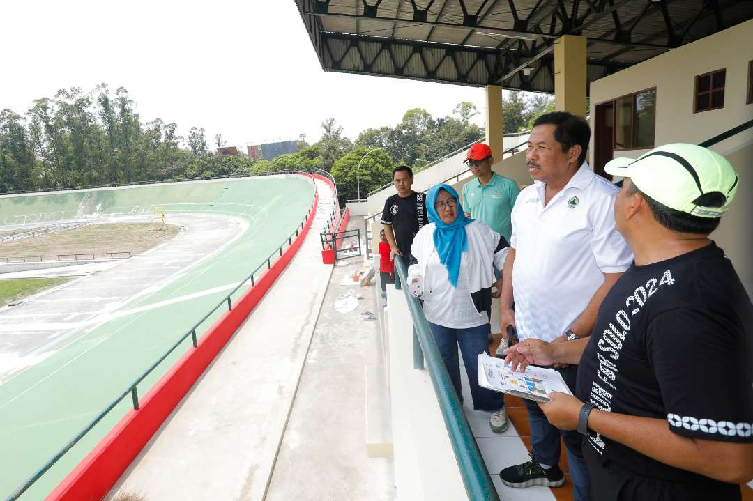 Penjabat (Pj) Gubernur Jawa Tengah, Nana Sudjana meninjau langsung sejumlah venue pertandingan, di Solo Raya pada Minggu, 22 September 2024. (Foto: Istimewa)