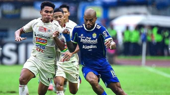 Persib Bandung sementara unggul 1-0 atas Persija Jakarta pada babak pertama dalam lanjutan laga pekan keenam Liga 1 2024-2025. (Foto: Liga 1)