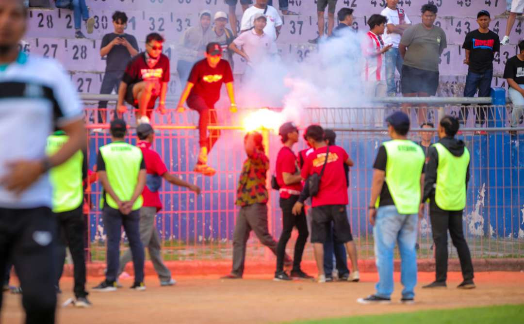 Kerusuhan pertandingan away Deltras FC di Stadion Brawijaya Kediri. (Foto: Dokumentasi Deltras FC)