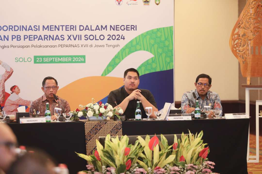 Rakor Peparnas XVII di Ballroom Syailendra The Sunan Hotel, Kota Surakarta, Senin, 23 September 2024. Rakor tersebut dipimpin langsung oleh Menteri Dalam Negeri (Mendagri) Tito Karnavian, Menteri Pemuda dan Olahraga (Menpora), Dito Ariotedjo. (Foto: Pemprov Jawa Tengah