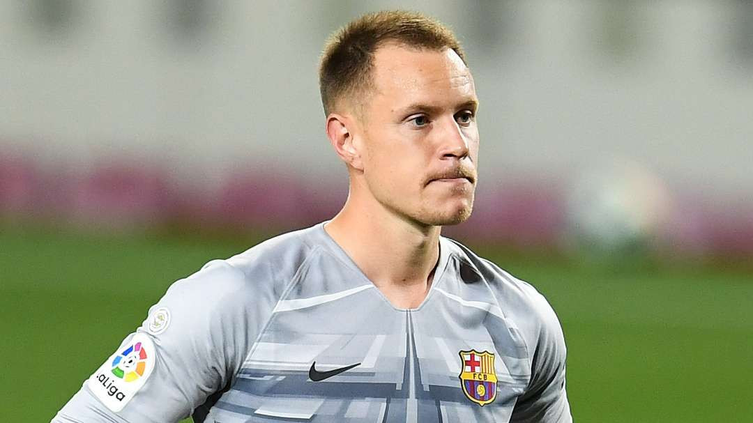 Marc-Ander ter Stegen harus istirahat satu tahun akibat cedera lutut parah (Foto: X/@ActuBarcaFR)