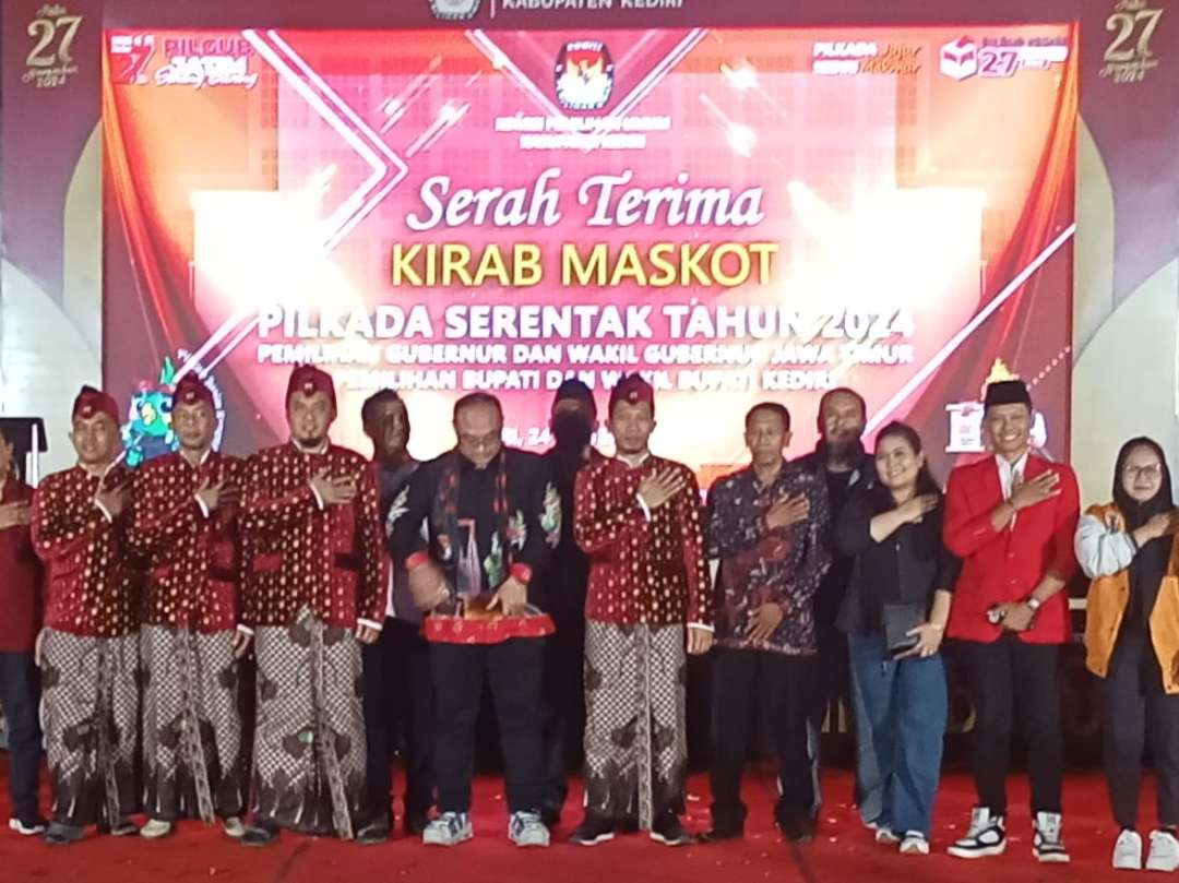 Kirab Maskot Pilkada Serentak 2024, KPU Kabupaten Kediri ingatkan warga gunakan hak pilih. (Foto: Istimewa)