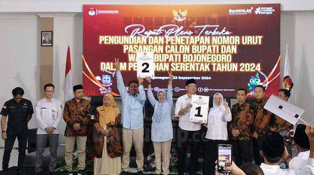 Dua pasangan calon Bupati dan Wakil Bupati telah resmi mendapat nomor urut melalui undian yang digelar oleh KPU Kabupaten Bojonegoro tanggal 23 September 2024.(Foto: Istimewa)