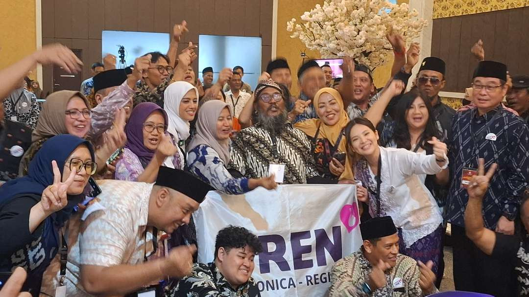 Pasangan calon Walikota dan Wakil Walikota Kediri Feronica - Regina. (Foto: Fendhy Lesmana/Ngopibareng.id)