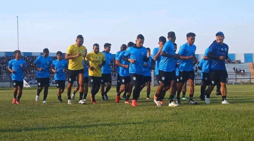 Persela Lamongan dalam sebuah kesempatan saat latihan. (Foto" Imron Rosidi/Ngopibareng.id)