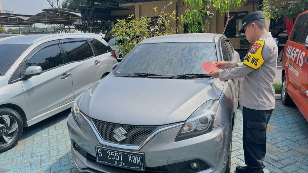 Mobil disita dari terduga pelaku Dedi  Abdullah.(Foto Deni Lukmantara/Ngopibareng)