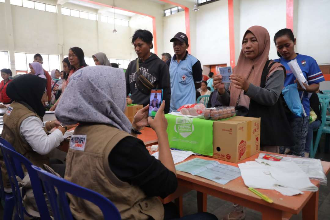 Sebanyak 2.155 keluarga penerima manfaat yang merupakan Keluarga Rawan Stunting (KRS) di Kota Kediri menerima bantuan pangan. (Foto: istimewa)