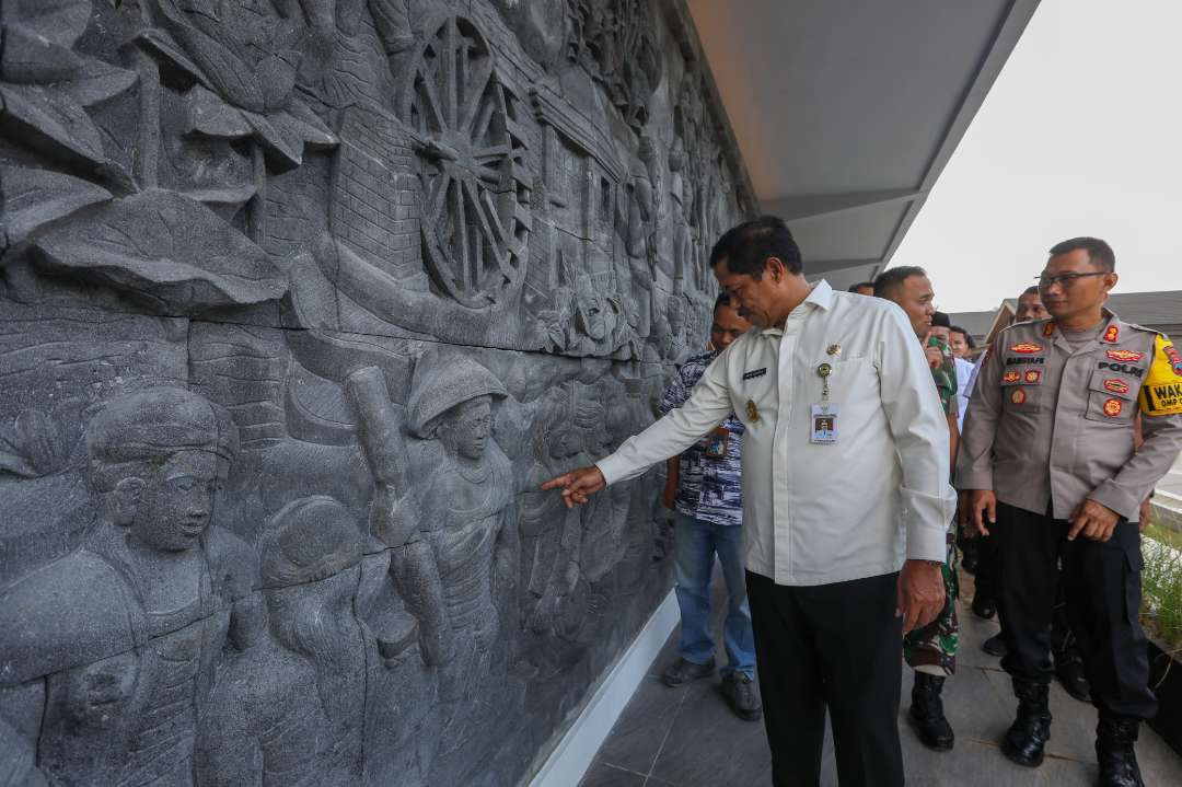 Penjabat (Pj) Gubernur Jawa Tengah, Nana Sudjana meninjau Kampung Seni Borobudur di Desa Kujon, Kabupaten Magelang, Rabu 25 September 2024. (Foto: Istimewa)