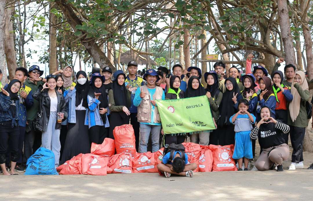 Para peserta clean up day berhasil mengumpulkan 214 kg sampah anorganik (Foto: istimewa)