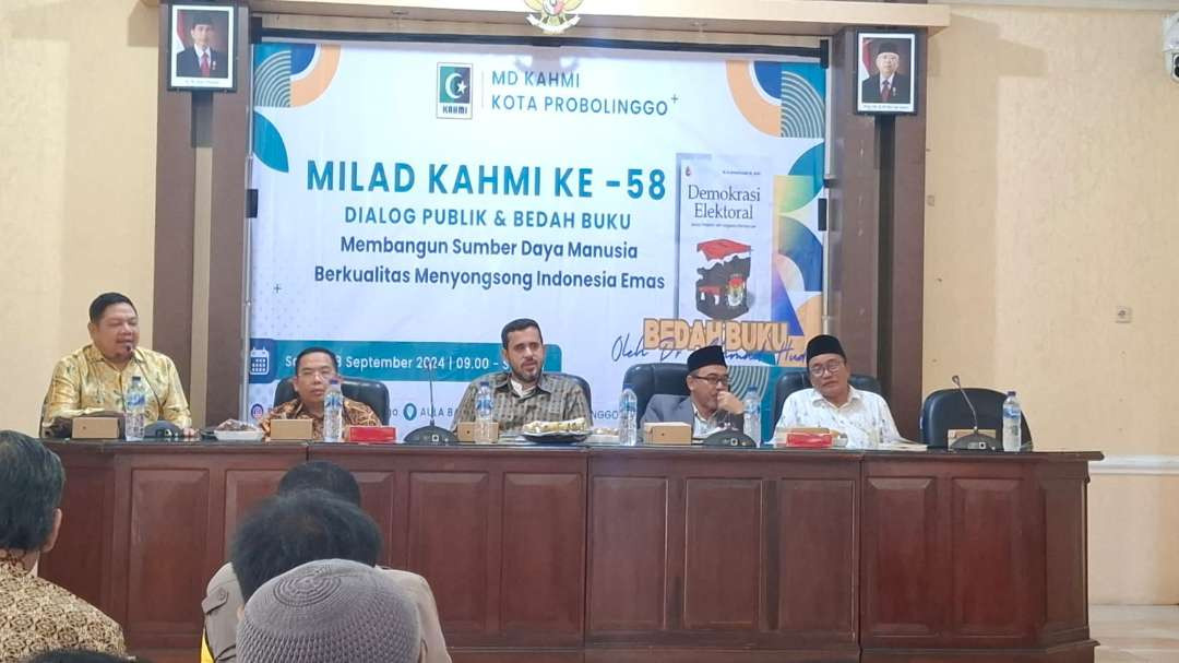 Suasana bedah buku dalam rangka Milad ke-58 KAHMI di Aula Bakesbangpol Kota Probolinggo. (Foto: Ikhsan Mahmudi/Ngopibareng.id)