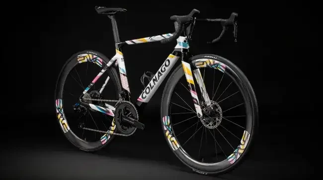 Colnago V4Rs Tadej Limited Edition yang didesain khusus untuk Pogacar balapan di UCI World Championships MInggu 29 September. (Foto: Istimewa)