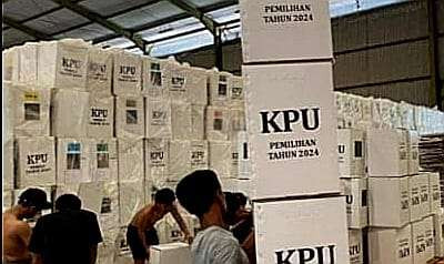 Kotak suara, salah satu logistik Pilkada serentak 2024 sudah diterima KPU Bondowoso. (Foto: Guido Saphan/Ngopibareng.id)