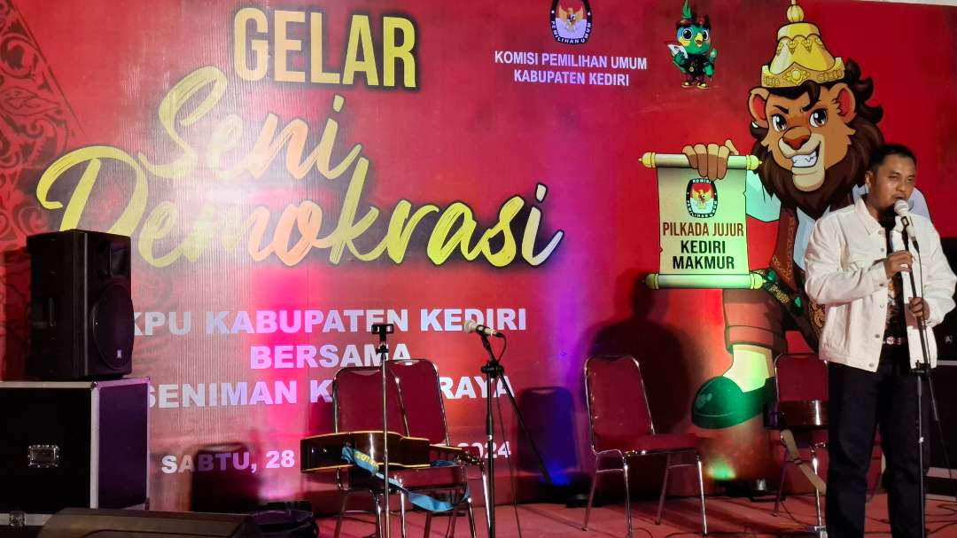 KPU Kabupaten Kediri ajak seniman kolaborasi suarakan demokrasi demi suksesnya Pilkada 2024. (Foto: Fendhy Lesmana/Ngopibareng.id)