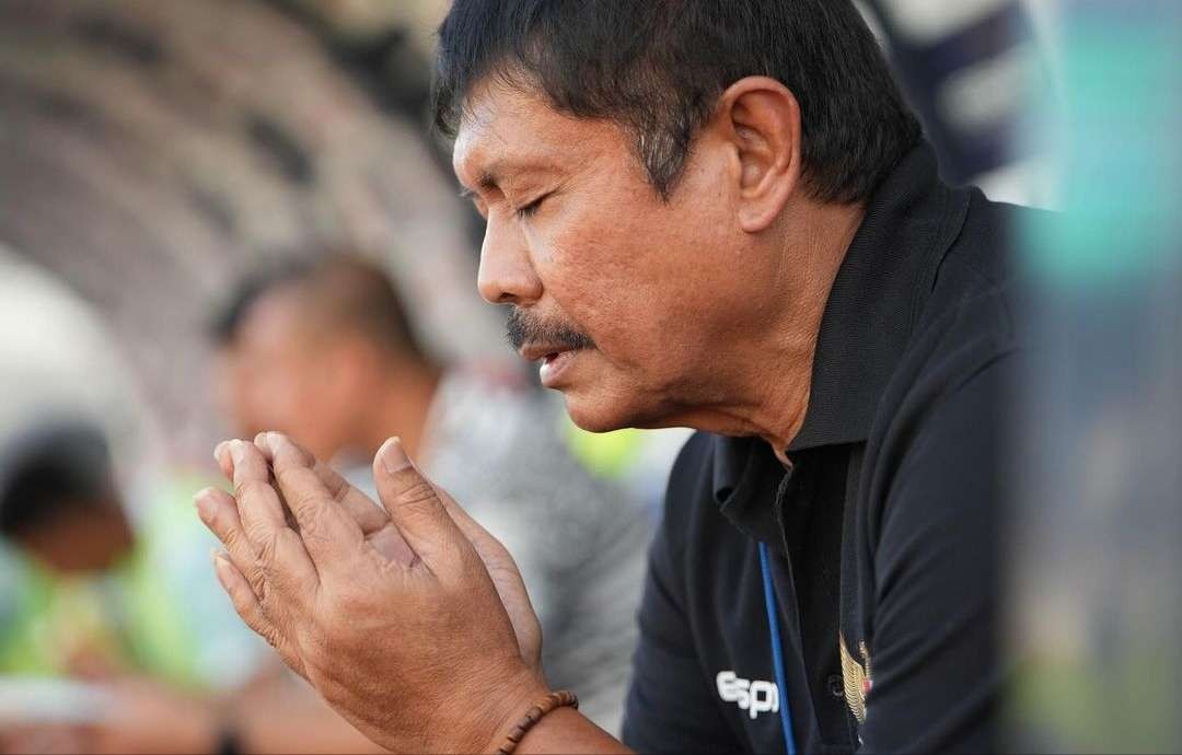 Doa coach Indra Sjafri untuk kemenangan anak asuhnya, Timnas Indonesia vs Yaman pertandingan terakhir Kualifikasi Grup F Piala Asia 2025 di China, Minggu 29 September 2024. (Foto: Instagram @indrasjafri_coach)