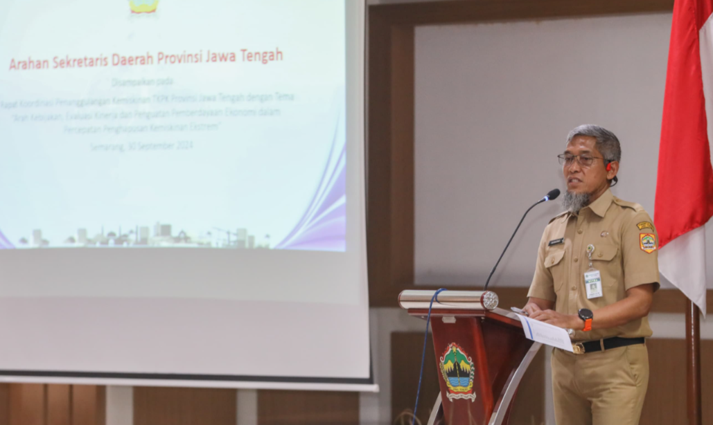 Sekretaris Daerah Provinsi Jawa Tengah, Sumarno saat membuka Rapat Koordinasi Penanggulangan Kemiskinan di Aula Badan Perencanaan Pembangunan Daerah (Bappeda) Jateng, Senin, 30 September 2024. (Foto: Pemprov Jateng)