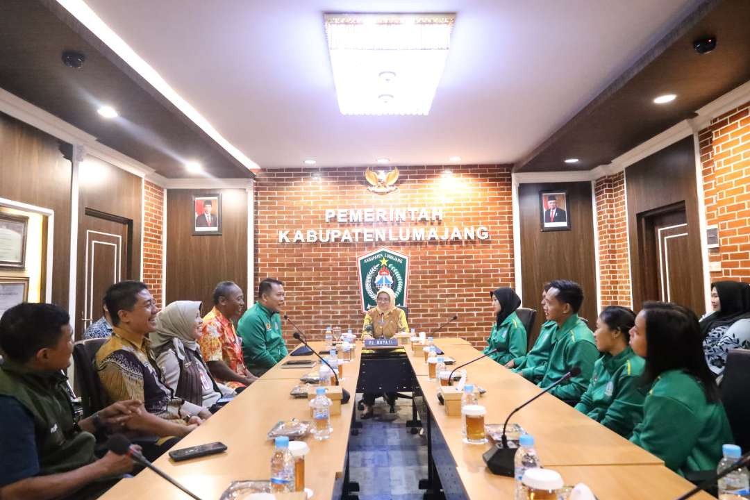 Pj. Bupati Lumajang, Indah Wahyuni (Yuyun), memberikan apresiasi tinggi kepada para atlet yang berhasil meraih prestasi gemilang dalam Pekan Olahraga Nasional (PON) XXI di Aceh-Sumut 2024.