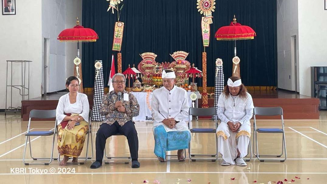 Masyarakat Bali di Jepang untuk kali pertama sejak pandemi Covid19 merayakan Hari Raya Galungan dan Kuningan di Balai Indonesia. (Foto: Dok KBRI Tokyo)