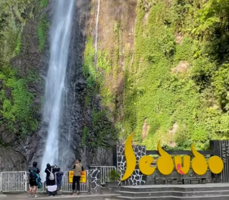 Air terjun Sedudo, satu dari beberapa air terjun di lereng Gunung Wilis di Kabupaten Nganjuk. (Foto: Istimewa)