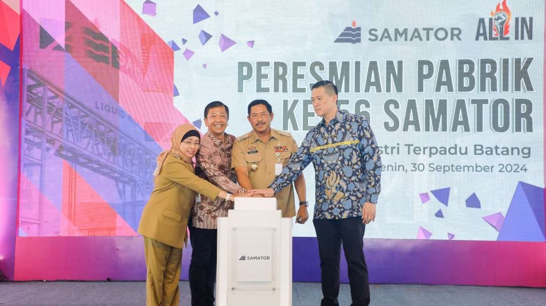 Penjabat (Pj) Gubernur Jawa Tengah, Nana Sudjana bersama Direktur Utama PT Samator Indo Gas Tbk, Rachmat Harsono saat meresmikan pabrik ke-56 PT Samator Indo Gas yang terletak di Kawasan Industri Terpadu Batang (KITB) pada Senin, 30 September 2024. (Foto: Pemprov Jawa Tengah)