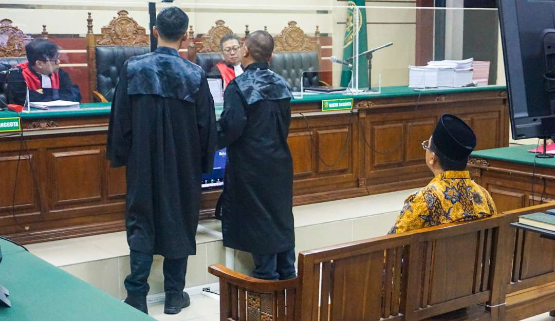 Sidang perdana Bupati Sidoarjo Nonaktif, Achmad Muhdlor Ali (foto : Aini/Ngopibareng.id)