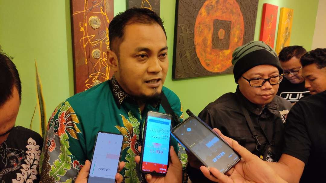 Ketua KPU Kabupaten Kediri, Nanang Qosim menyebut tahapan debat paslon tidak bisa diwakilkan oleh siapa pun.(Foto: Fendi Lesmana/Ngopibareng.id)