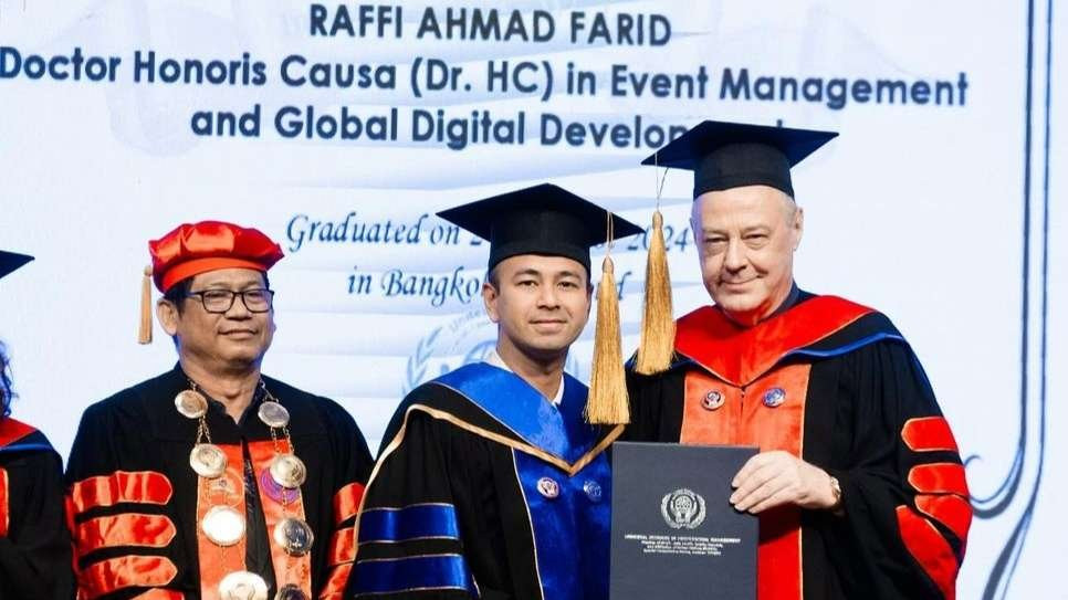 Raffi Ahmad membagikan momen pemberian gelar Honoris Causa (HC). (Foto: Instagram @raffinagita1717)