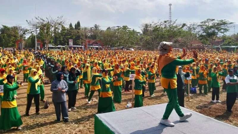 Ribuan kader Fatayat Nahdlatul Ulama Purworejo gelar Senam Bersama Senin, 30 September 2024. (Foto: Panitia for ngopibareng.id)