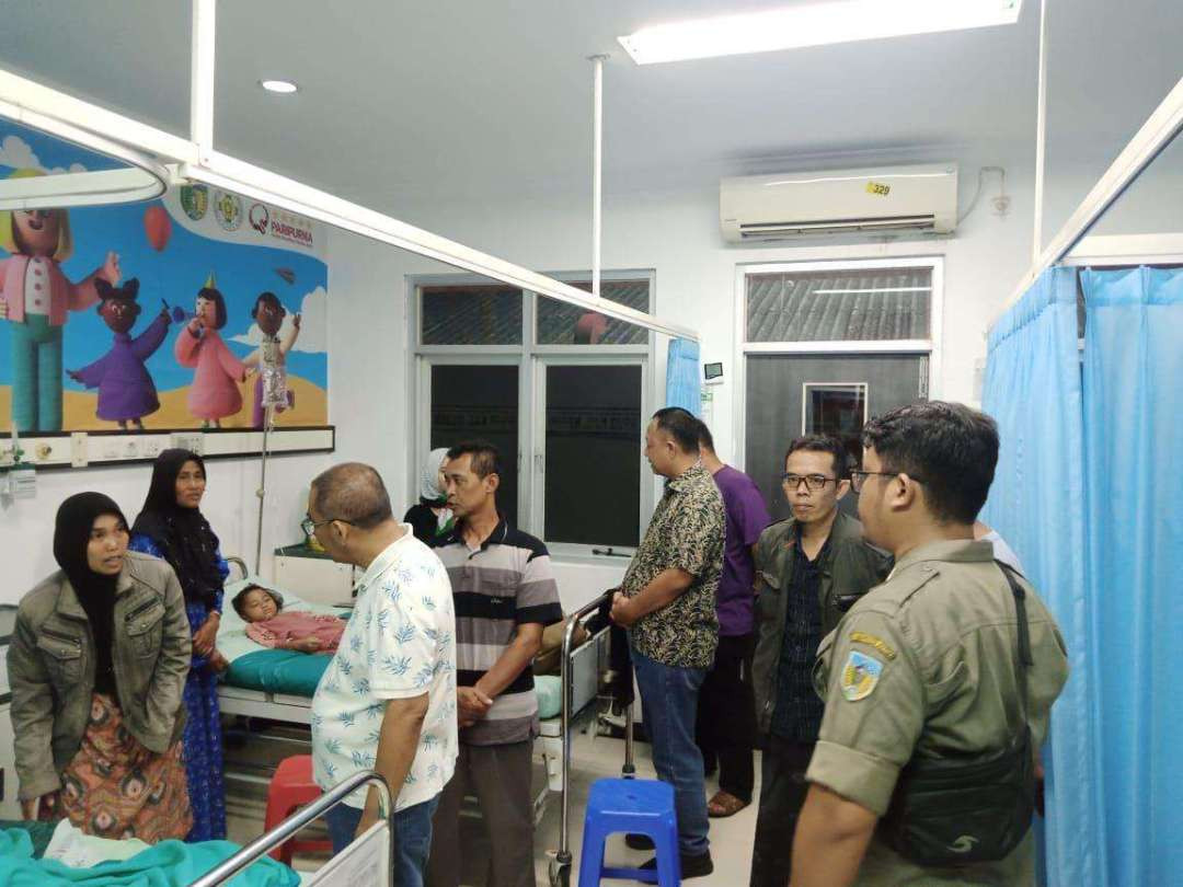 Ratusan jamaah Majelis Sholawat Subhanus Salimiyah Krecek, Kecamatan Badas, Kediri keracunan snack dan minuman yang diduga kadaluarsa. (Foto: Instagram)