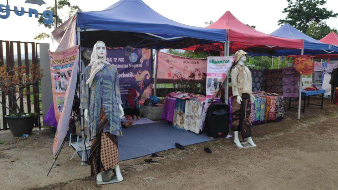 Motif batik khas Singosari diluncurkan. Peluncuran tepat pada peringatan Hari Batik Nasional di Kebun Opa, Singosari, Kabupaten Malang. (Foto: Agung/Ngopibareng.id)