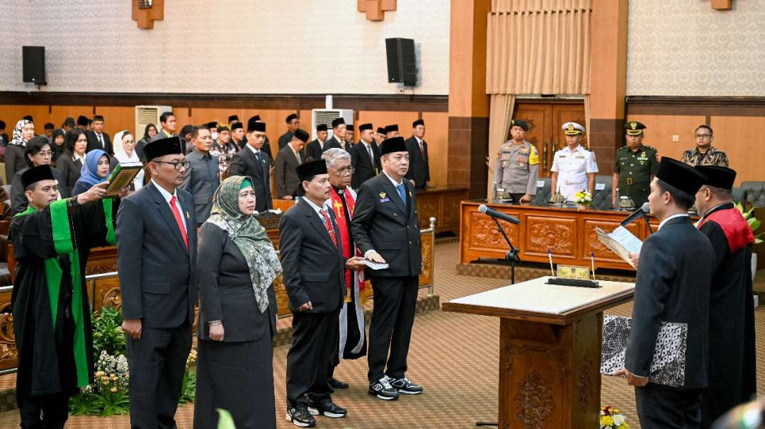 Pengucapan sumpah Ketua dan Wakil Ketua DPRD Banyuwangi (foto : istimewa)