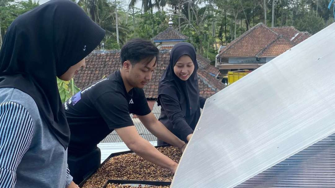 Mahasiswa UMM punya inovasi untuk petani kopi bernama Smart Farming (Foto: Humas UMM)