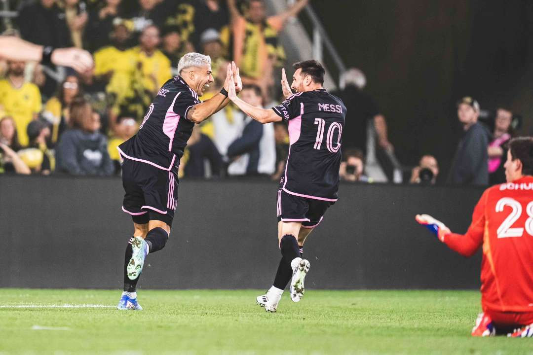 Lionel Messi membawa Inter Miami unggul atas tamunya, Colombus Crew di babak pertama dengan mencetak dua gol pada menit tambahan. (Foto: Reuters)