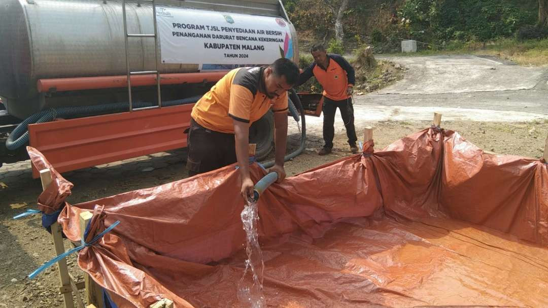 Akso BPBD Kabupaten Malang atasi kekeringan di 3 kecamatan (Foto: BPBD Kabupaten Malang)