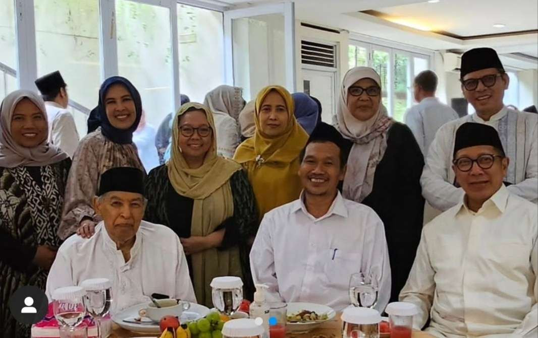 Ga s Baha alias KH Ahmad Bahauddin Nursalim bersama Prof Quraish Shihab dan Lukman Hakim Saifuddin. (Foto:dok/ngopibareng.id)