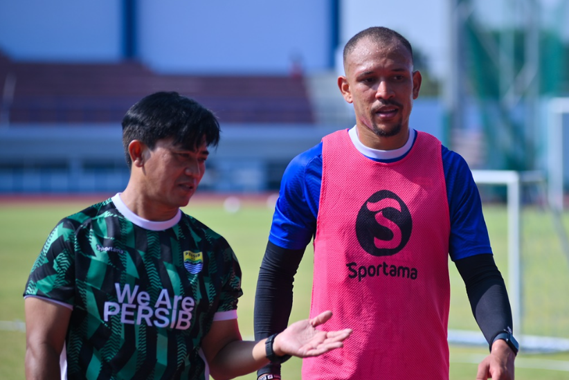 Bek Persib Bandung, Gustavo Franca dalam sebuah latihan. (Foto: PT LIB]