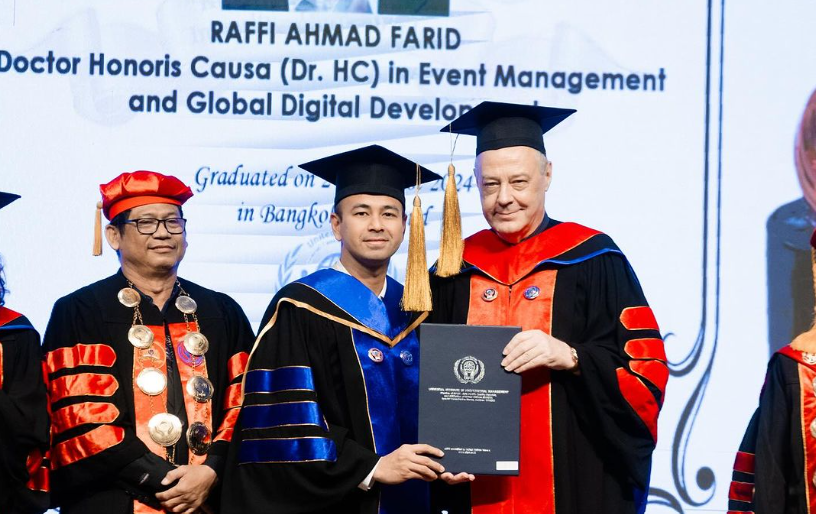 Kabar Raffi Ahmad menerima gelar Doktor Kehormatan (Dr.HC) dari Universal Institute of Professional Management (UIPM). (Foto: Instagram)