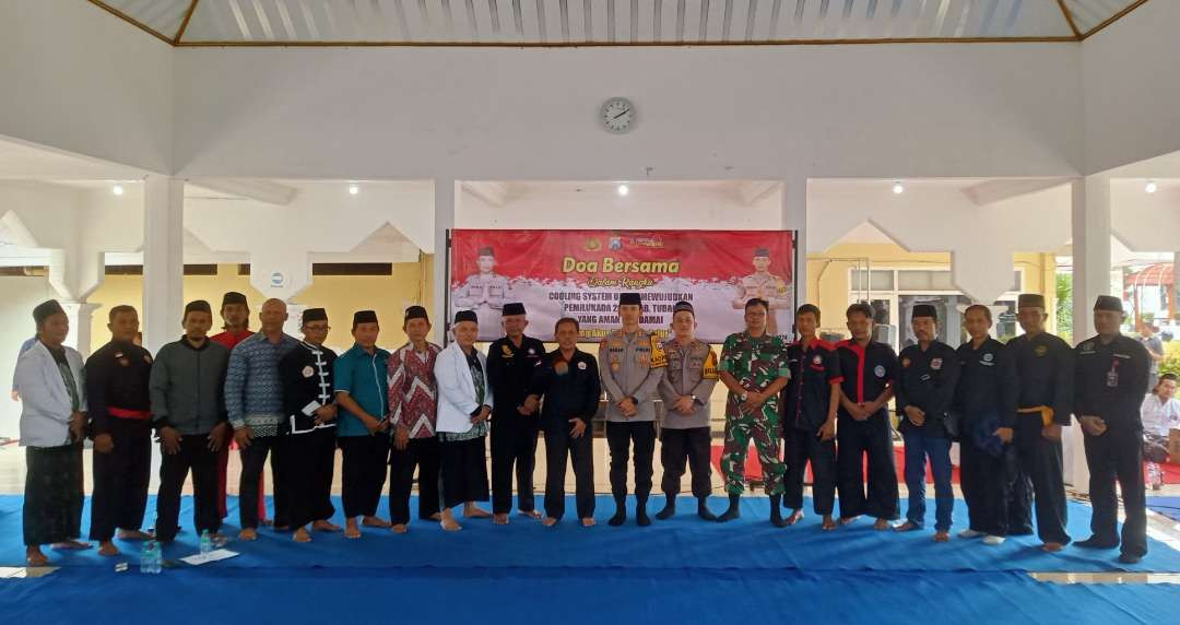 Kapolres Tuban menggelar doa bersama dan Cooling System bersama IPSI dan pimpinan organisasi pencak silat se Kabupaten Tuban (dok. Khoirul Huda/Ngopibareng.id)