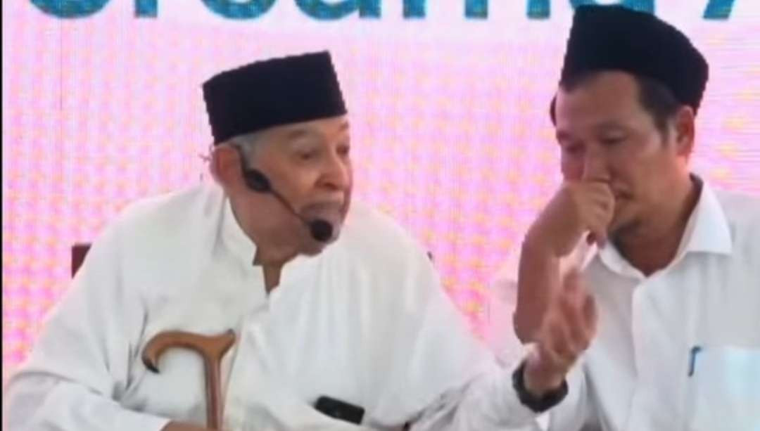 Prof Muhammad Quraish Shihab dan KH Ahmad Bahauddin Nursalim alias Gus Baha, sama-sama mencintai Al-Quran. (Foto:dok/ngopibareng.id)