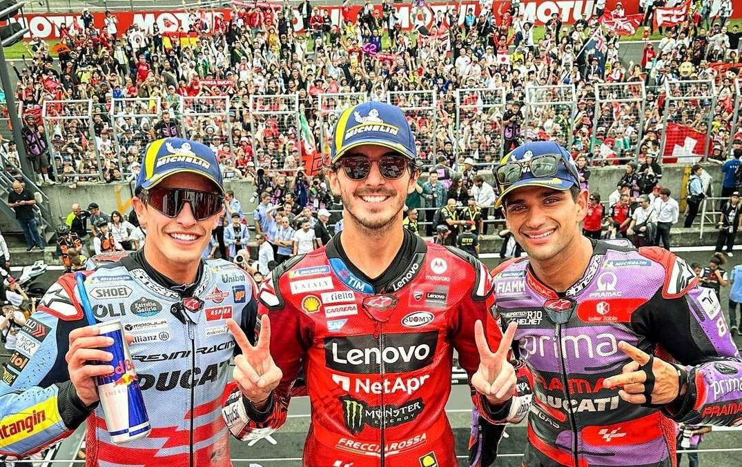 Francesco Bagnaia (tengah) juara sprint race dan balapan utama MotoGP Jepang di Sirkuit Motegi, Minggu 6 Oktober 2024. Terpaut 10 poin dari puncak klasemen sementara Jorge Martin (kanan). (Foto: Instagram MotoGP)