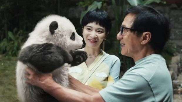 Aktor Jackie Chan menyapa kembali penggemarnya lewat film Panda Plan. (Foto: Instagram)