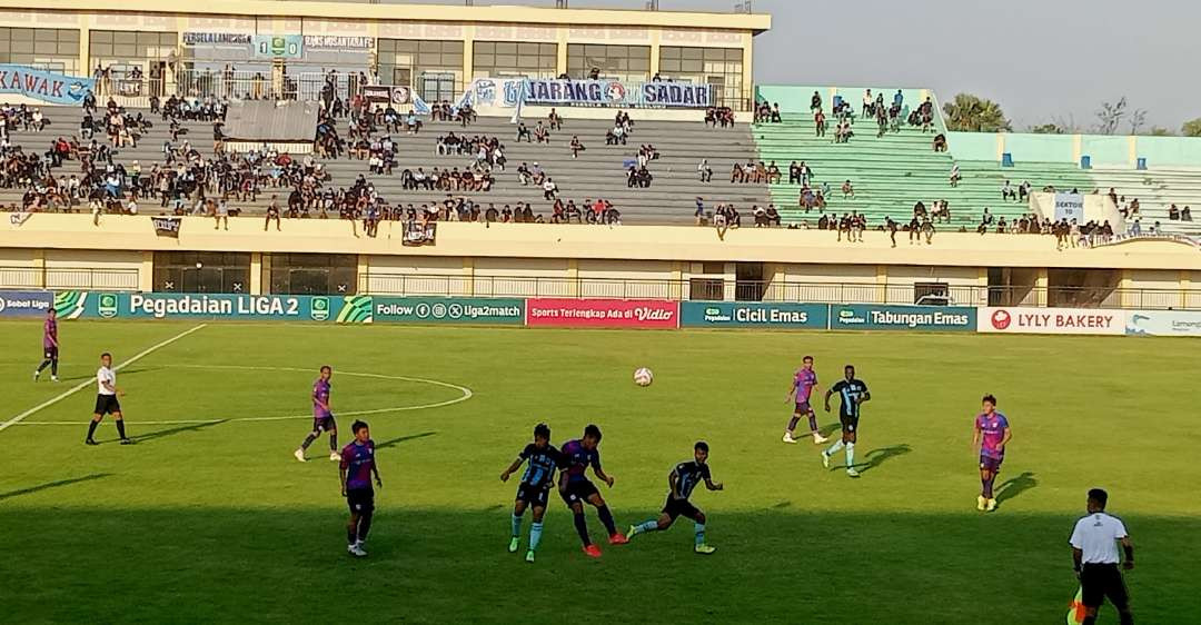 Laga antara Persela Lamongan melawan Rans Nusantara FC di stadion Tuban Sport Center (Foto: Khoirul Huda/Ngopibareng.id)