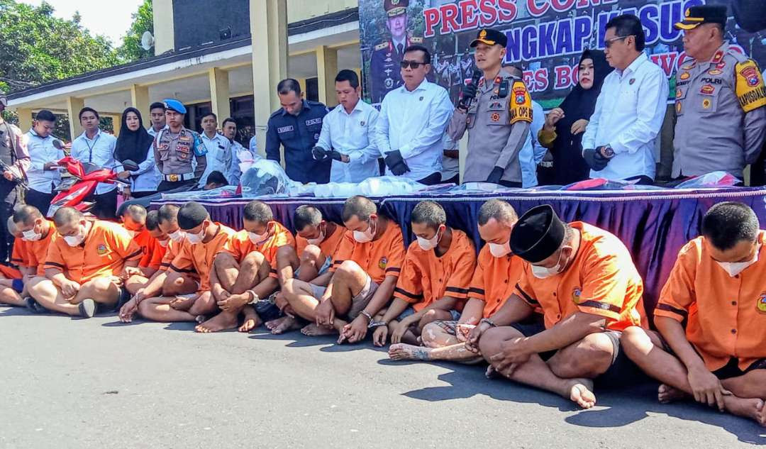 Sebanyak 18 tersangka pengedar narkoba ditangkap Satresnarkoba Polres Bondowoso dalam Operasi Tumpas Semeru pada September 2024. (Foto: Guido Saphan/Ngopibareng.id)